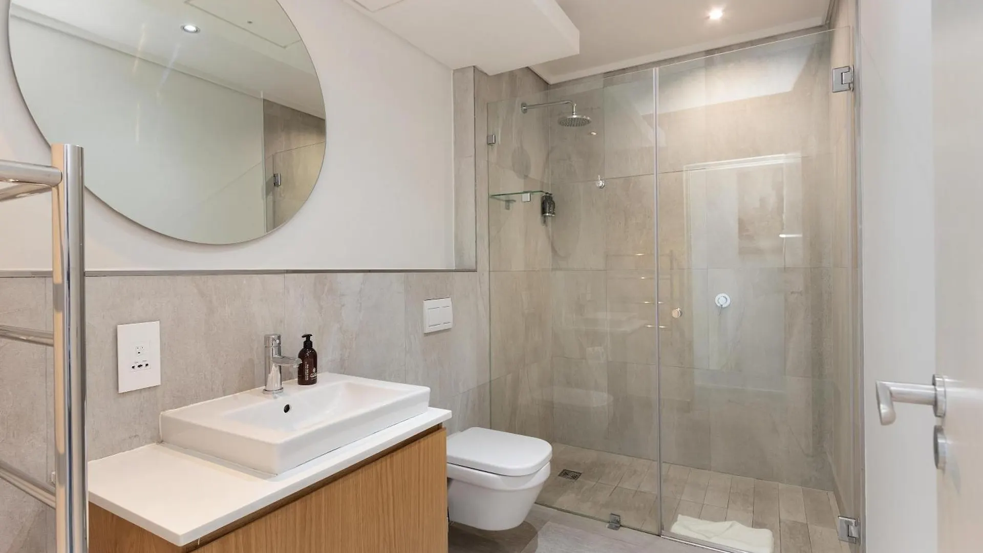 The Cosmo Luxury Suites By Totalstay Cape Town South Africa